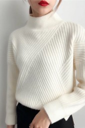 Cozy Cashmere Turtleneck Pullover: The Perfect Autumn/Winter Streetwear Sweater