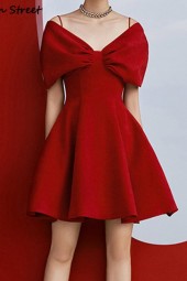Vintage Summer Elegance: Red Solid Strapped Spaghetti Puff Sleeve Mini Bodycon Dress